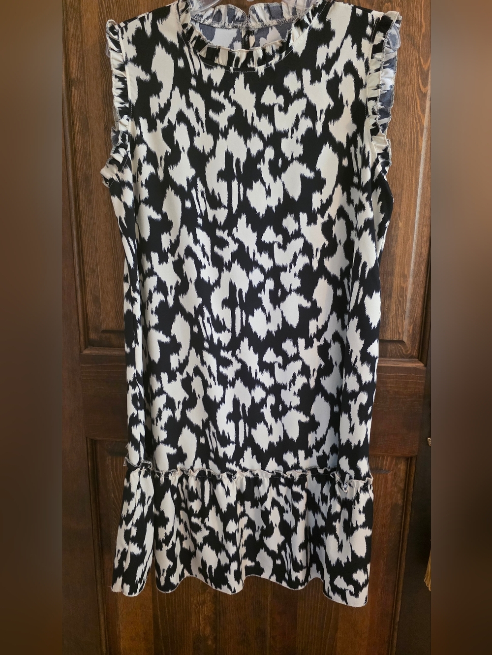 Black and White Abstract Print Sleeveless Dress